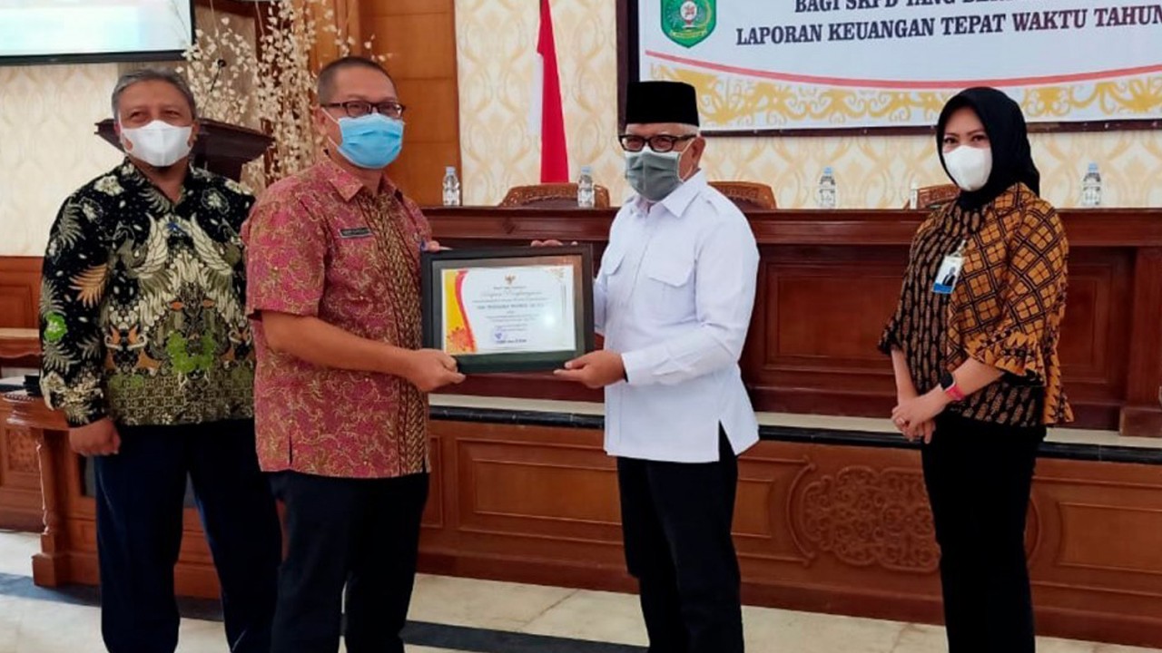 Pemkab Kukar Berikan Award Kepada 11 SKPD Tahun 2020