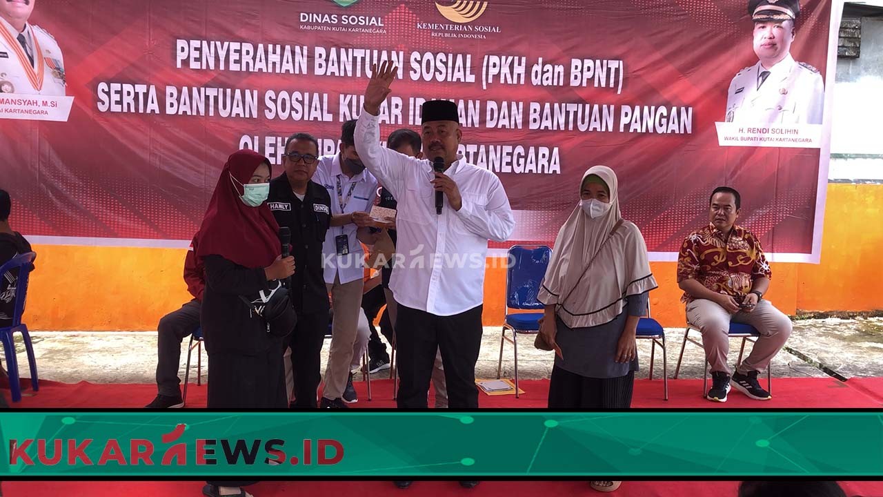 Bupati Edi Damansyah Serahkan Bantuan PKH