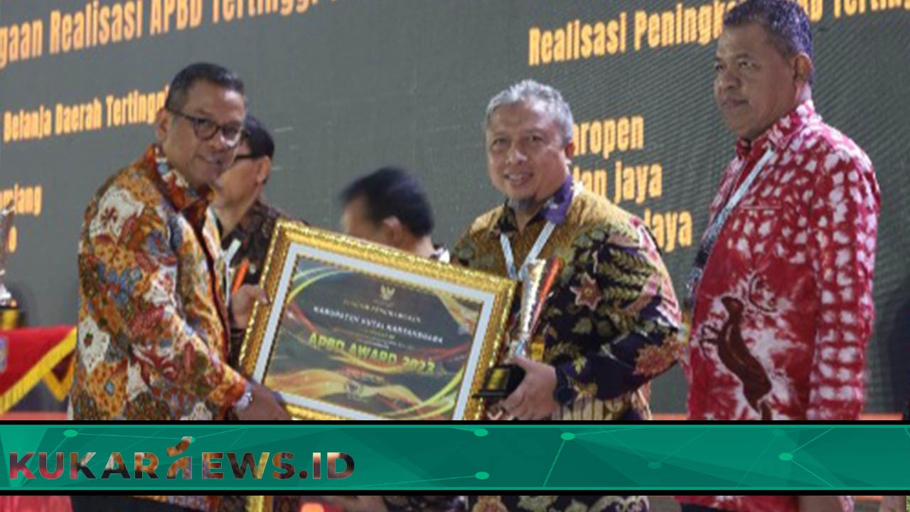 Pemkab Kutai Kartanegara Terima Penghargaan Peringkat 3 Kategori Pendapatan Daerah Tertinggi