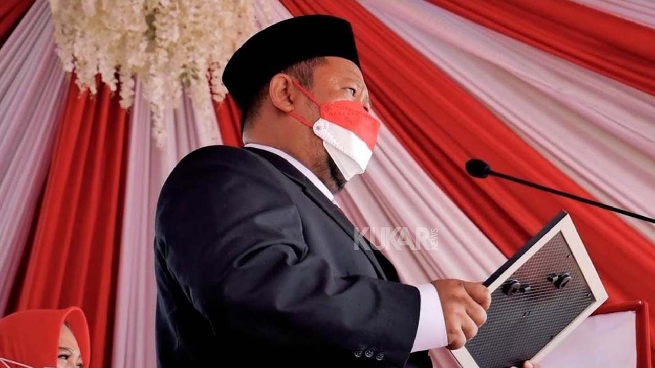 Abdul Rasid Bacakan Naskah Proklamasi Pada HUT ke 76 RI di Kukar