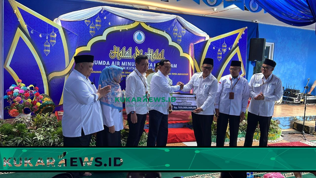 Perumda Tirta Mahakam Serahkan Rp 500 Juta, Deviden Tahun 2024