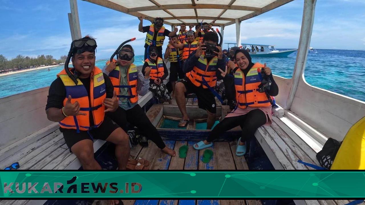 Dispar dan Pegiat Wisata Kutim Eksplor Pantai Gili Trawangan Lombok