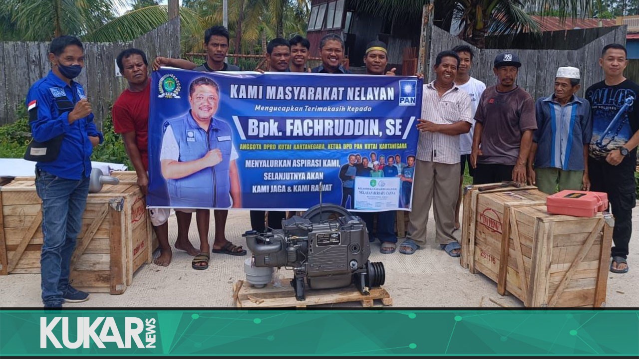 Fachruddin Serahkan Sembilan Unit Mesin Kapal Kepada Nelayan di Muara Jawa