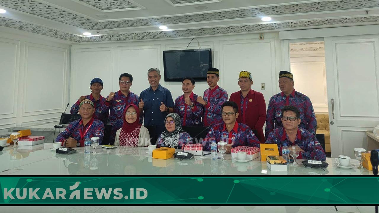 Hetifah Terima dan Dengarkan Aspirasi Perangkat Desa Kaltim di DPR RI