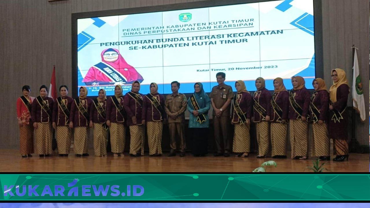 Pengukuhan Bunda Literasi se-Kutim oleh Siti Robiah