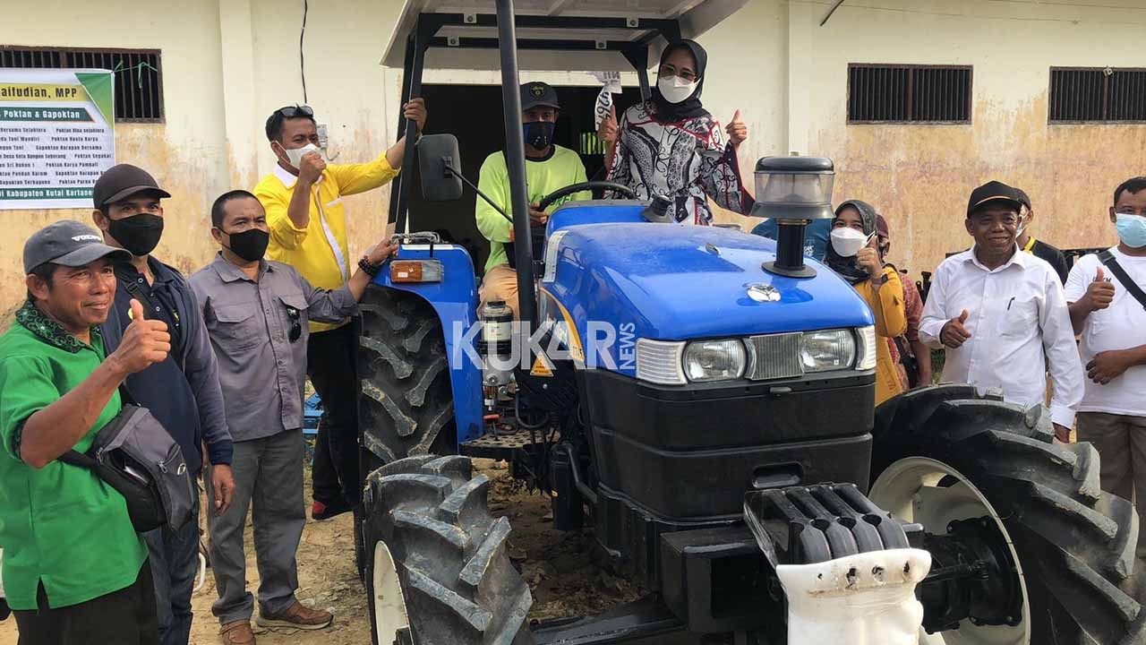 Sejumlah Gapoktan di Kukar Kembali  Terima Alsintan dari Hetifah