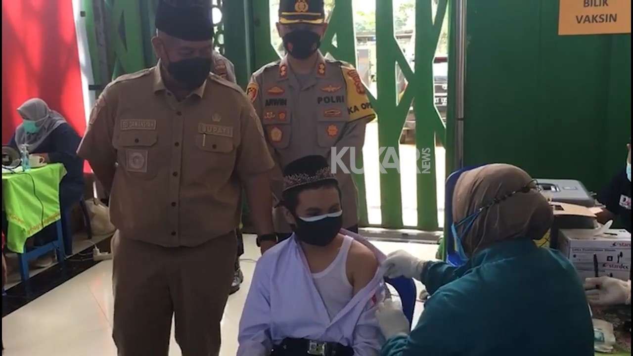 Edi Tinjau Pelaksanaan Vaksinasi Untuk Pelajar