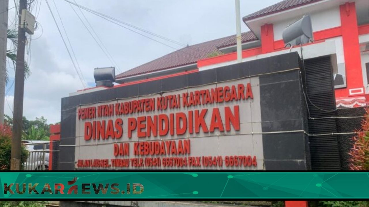 Ajak Pengunjung Manfaatkan Waktu Tunggu Lewat Teras Literasi Etam