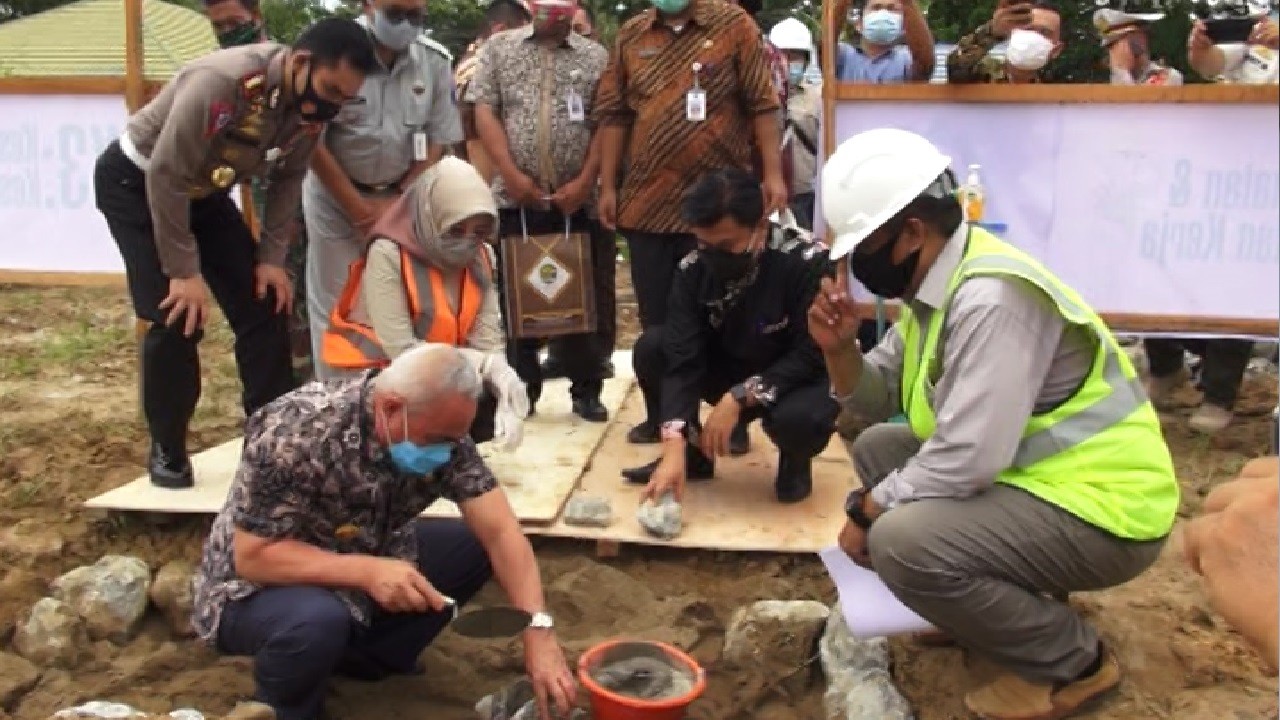 Peletakan Batu Pertama Kantor Samsat oleh Gubernur Kaltim