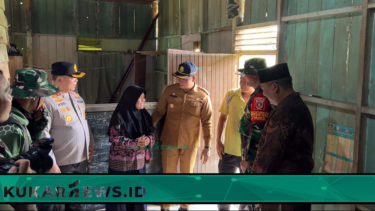 Guru Mengaji Bahagia Rumahnya Menjadi Sasaran RTLH TMMD 122 Desa Kerta Buana