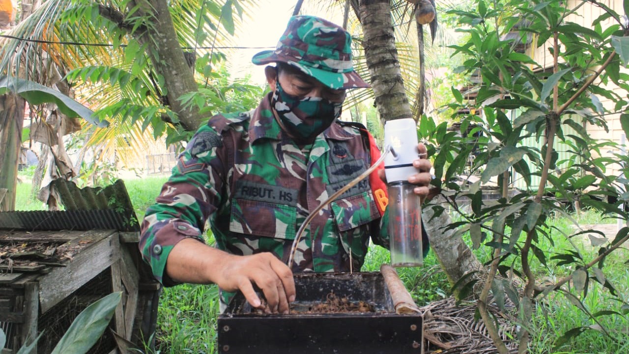 Babinsa Kodim 0906 Tenggarong Kembangkan Madu Kelulut