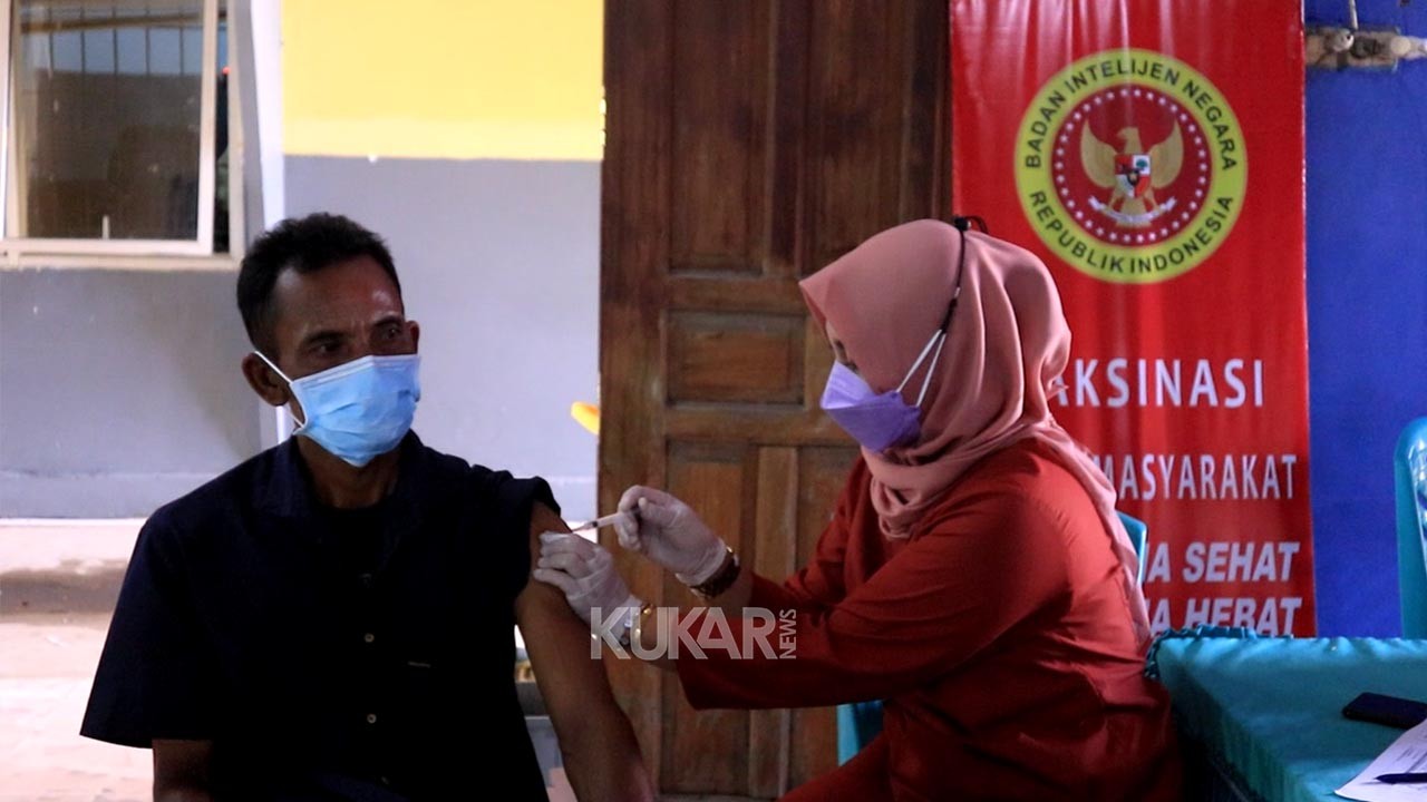 Binda Kaltim Vaksin Ratusan Warga Desa Karang Tunggal